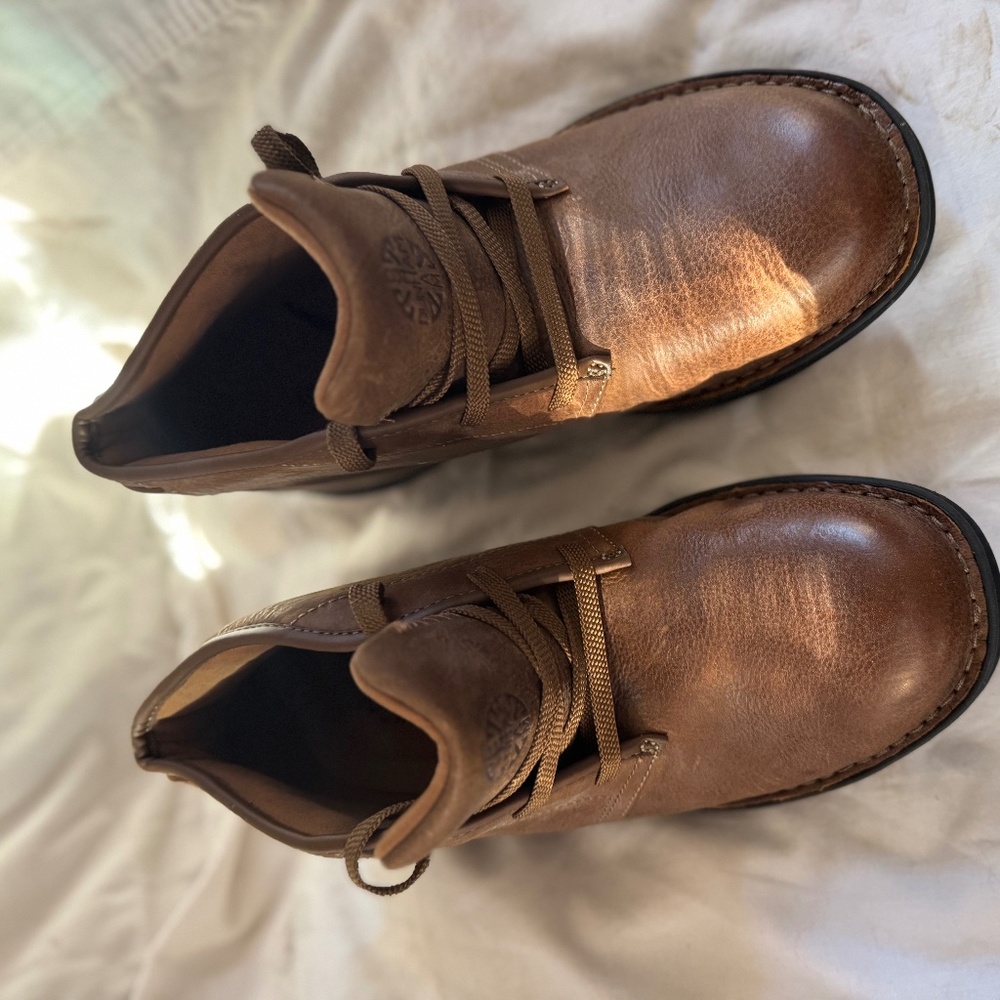 Dunham Boots Never worn, Size 8 Width 4e